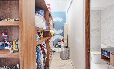 Casa en venta en Cancún en Residencial Lagos del sol a Pie de Lago con Alberca