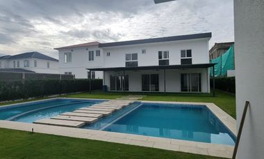 Isla Mocoli, Venta de hermosa casa 4 dormitorios con piscina