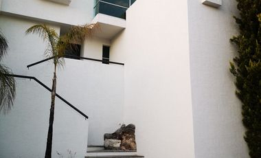 RENTO CASA DE 3 RECAMARAS JARDIN Y CUARTO DE SERVICIO EN GRAN JARDIN