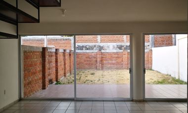 RENTO CASA DE 3 RECAMARAS JARDIN Y CUARTO DE SERVICIO EN GRAN JARDIN