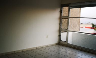 RENTO CASA DE 3 RECAMARAS JARDIN Y CUARTO DE SERVICIO EN GRAN JARDIN