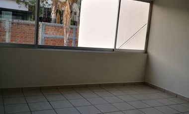 RENTO CASA DE 3 RECAMARAS JARDIN Y CUARTO DE SERVICIO EN GRAN JARDIN