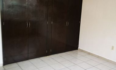 RENTO CASA DE 3 RECAMARAS JARDIN Y CUARTO DE SERVICIO EN GRAN JARDIN