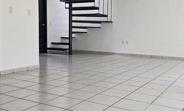 RENTO CASA DE 3 RECAMARAS JARDIN Y CUARTO DE SERVICIO EN GRAN JARDIN