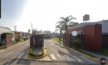 Casa ubicada en colonia San Sebastianito San Pedro Tlaquepaque, Jalisco. Con 2 recamaras y 109m2. Con salida a Anillo Periférico Sur Manuel Gómez Mori