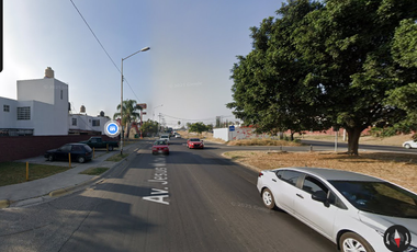 Casa ubicada en colonia San Sebastianito San Pedro Tlaquepaque, Jalisco. Con 2 recamaras y 109m2. Con salida a Anillo Periférico Sur Manuel Gómez Mori