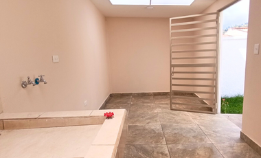Venta de Casa nueva y moderna- ubicado en Charasol- Azogues