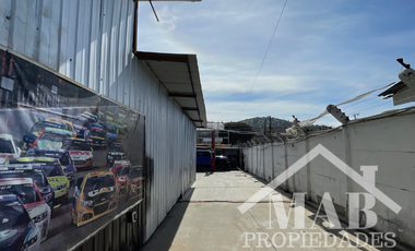 Local comercial en avenida principal.