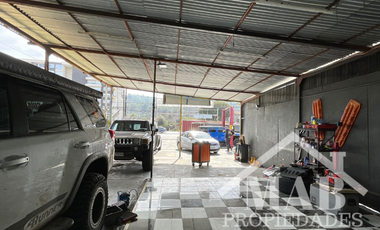 Local comercial en avenida principal.