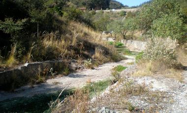 Terreno de 11 Hectáreas a Pie de Carretera Pachuca - Huejutla, cuenta con permiso de uso turístico y piscícola.