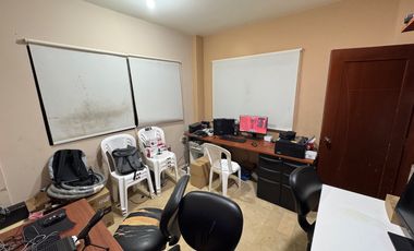 Se vende casa de 5 dormitorios en Urb. Ciudad celeste de la vía Samborondón.