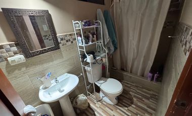 Se vende casa de 5 dormitorios en Urb. Ciudad celeste de la vía Samborondón.
