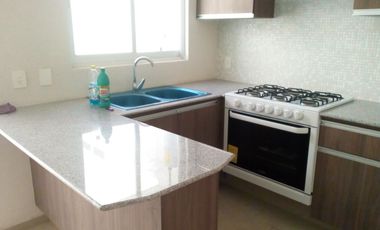 Recámara amueblada con baño, cerca del I.T.E.S.O.