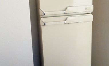 Recámara amueblada con baño, cerca del I.T.E.S.O.