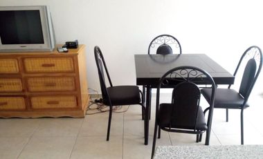 Recámara amueblada con baño, cerca del I.T.E.S.O.