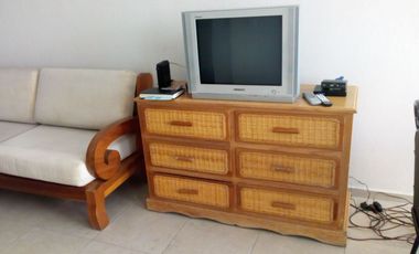 Recámara amueblada con baño, cerca del I.T.E.S.O.