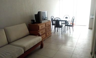 Recámara amueblada con baño, cerca del I.T.E.S.O.
