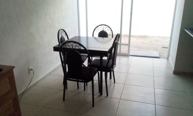 Recámara amueblada con baño, cerca del I.T.E.S.O.