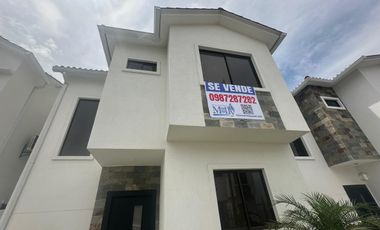 Casa en venta, sector La Aurora en ciudad del valle