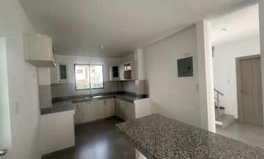 Casa en venta, sector La Aurora en ciudad del valle