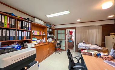 Prime-Location Home Office on Navamin Road! Move-in ready, ideal for both residential and office use. For sale: Prinluck Navamin 54
