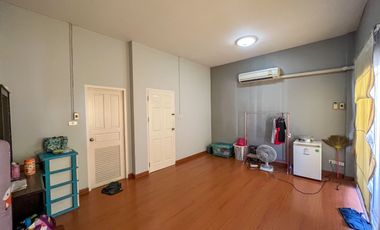 Prime-Location Home Office on Navamin Road! Move-in ready, ideal for both residential and office use. For sale: Prinluck Navamin 54