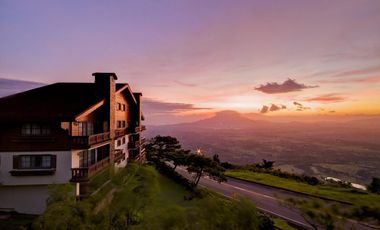 Luxurious 1-Bedroom+Golf Share Condo For Sale Tagaytay Highlands