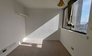 Amplio Depto. 3D/1B con Terraza y Vista a Cordillera | A Pasos de Metro EcuadorPrecio: $395.000