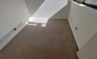 Amplio Depto. 3D/1B con Terraza y Vista a Cordillera | A Pasos de Metro EcuadorPrecio: $395.000