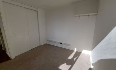 Amplio Depto. 3D/1B con Terraza y Vista a Cordillera | A Pasos de Metro EcuadorPrecio: $395.000