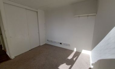 Amplio Depto. 3D/1B con Terraza y Vista a Cordillera | A Pasos de Metro EcuadorPrecio: $395.000