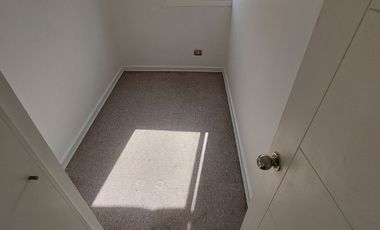 Amplio Depto. 3D/1B con Terraza y Vista a Cordillera | A Pasos de Metro EcuadorPrecio: $395.000