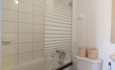 Amplio Depto. 3D/1B con Terraza y Vista a Cordillera | A Pasos de Metro EcuadorPrecio: $395.000