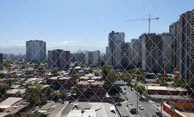 Amplio Depto. 3D/1B con Terraza y Vista a Cordillera | A Pasos de Metro EcuadorPrecio: $395.000