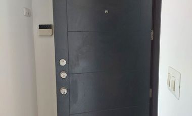 Amplio Depto. 3D/1B con Terraza y Vista a Cordillera | A Pasos de Metro EcuadorPrecio: $395.000