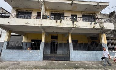 En Venta Casa Rentera en Calles Cuenca y Gomez Rendón de Guayaquil.