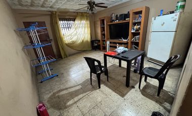 En Venta Casa Rentera en Calles Cuenca y Gomez Rendón de Guayaquil.