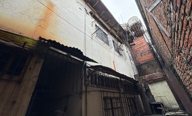 En Venta Casa Rentera en Calles Cuenca y Gomez Rendón de Guayaquil.