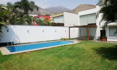 Alquiler De Casa En Zona Exclusiva: Pachacamac, Límite Con La Molina!!!