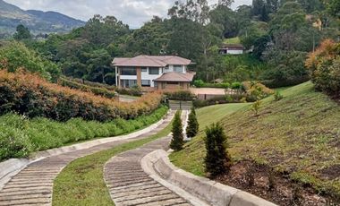 VENDO CASA CAMPESTRE EN LA CEJA ANTIOQUIA, 3 HABITACIONES MAS SERVICIO