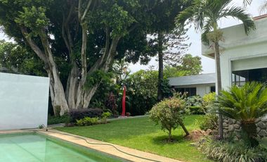 VENDO MAGNÍFICA CASA EN JARDINES DE CUERNAVACA (ZONA DORADA), UN NIVEL, SEGURIDAD