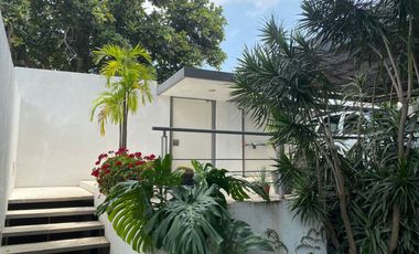 VENDO MAGNÍFICA CASA EN JARDINES DE CUERNAVACA (ZONA DORADA), UN NIVEL, SEGURIDAD