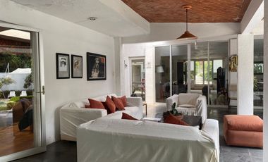 VENDO MAGNÍFICA CASA EN JARDINES DE CUERNAVACA (ZONA DORADA), UN NIVEL, SEGURIDAD