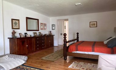 VENDO MAGNÍFICA CASA EN JARDINES DE CUERNAVACA (ZONA DORADA), UN NIVEL, SEGURIDAD