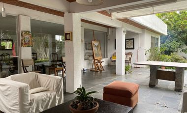 VENDO MAGNÍFICA CASA EN JARDINES DE CUERNAVACA (ZONA DORADA), UN NIVEL, SEGURIDAD