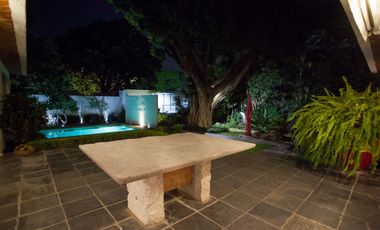 VENDO MAGNÍFICA CASA EN JARDINES DE CUERNAVACA (ZONA DORADA), UN NIVEL, SEGURIDAD