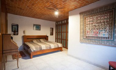 VENDO MAGNÍFICA CASA EN JARDINES DE CUERNAVACA (ZONA DORADA), UN NIVEL, SEGURIDAD