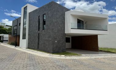RENTA DE CASA NUEVA EN LOMAS DE ANGELÓPOLIS 2, PUEBLA