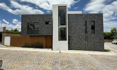 RENTA DE CASA NUEVA EN LOMAS DE ANGELÓPOLIS 2, PUEBLA