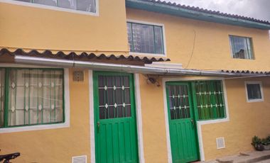Casa con 3 apartamentos independientes